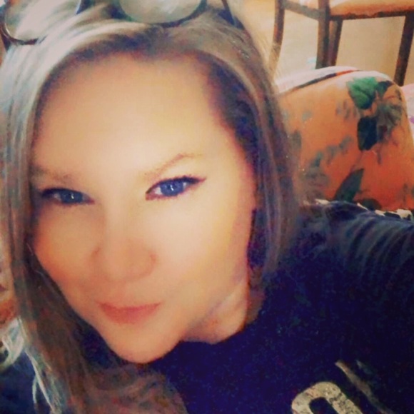 Meet your Posher, Elizabeth - Picture 3 of 5